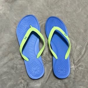 Under Armour flip flops - women size 8